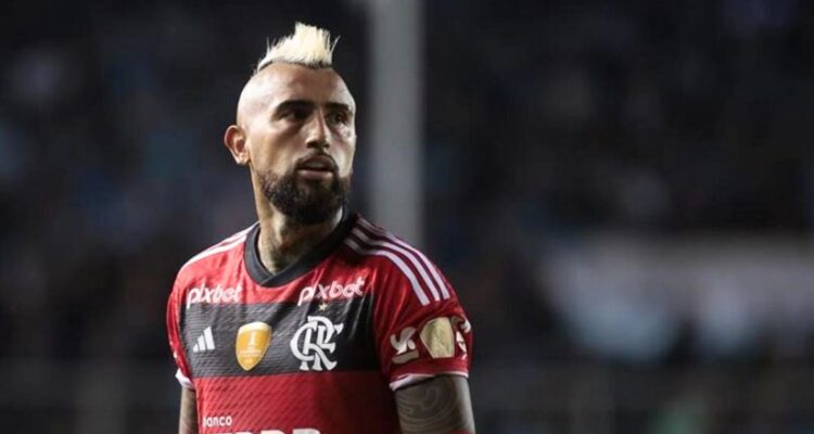 Tras anuncio de que no seguirá en Brasil: la lucha en México por fichar a Arturo Vidal