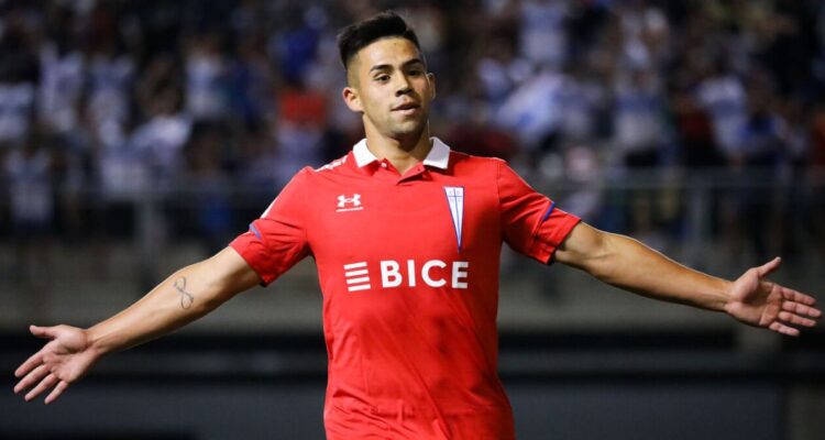 Alexander Aravena es tentado desde el fútbol europeo.