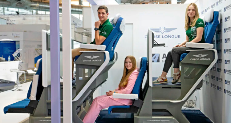 Los asientos de dos pisos, ¿el futuro de los vuelos económicos?