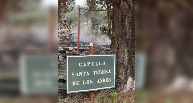 Capilla resulta destruida tras nuevo ataque incendiario en Freire