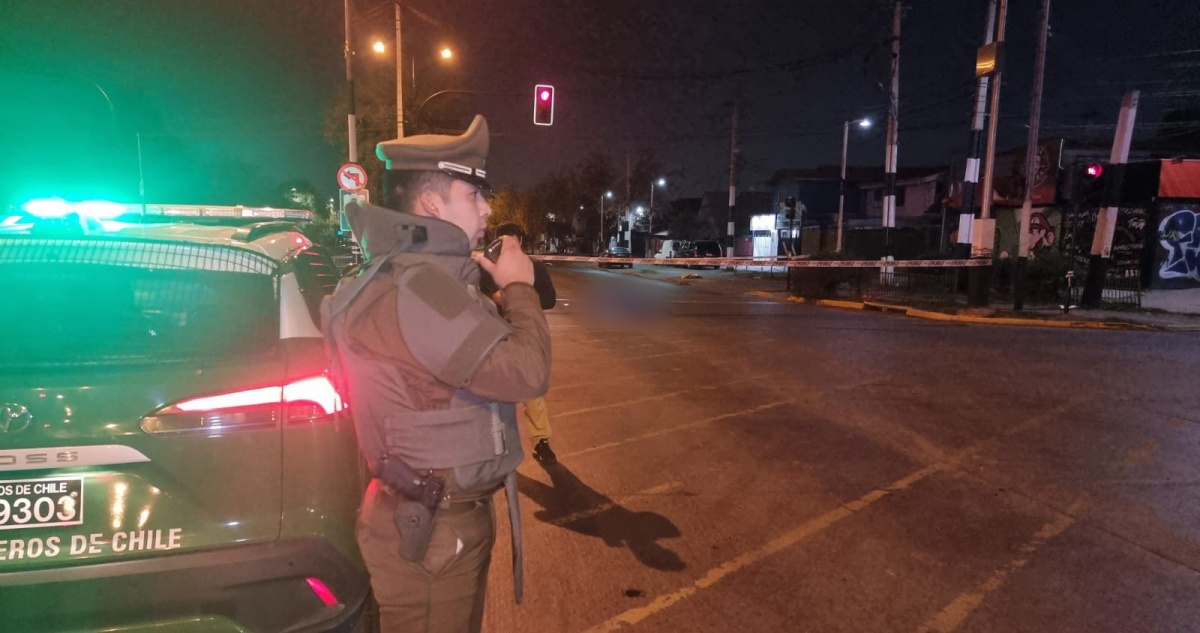 Mujer muere atropellada por delincuentes que huían con camioneta robada en Peñalolén
