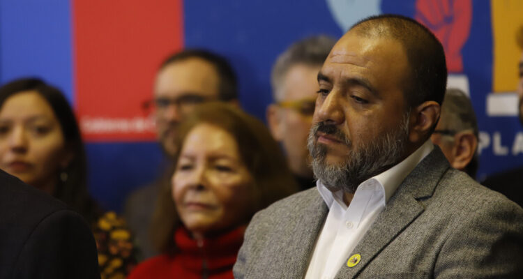 Ávila por denuncia contra Junaeb incluida en AC: “No me puedo referir a un texto que no conozco”