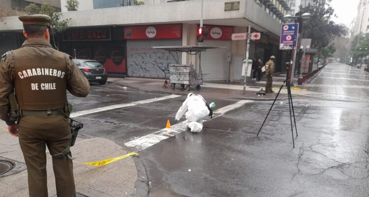 Dos heridos deja balacera afuera de discoteca ubicada en pleno centro de Santiago