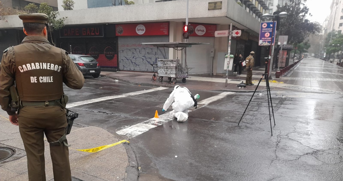 Dos heridos deja balacera afuera de discoteca ubicada en pleno centro de Santiago
