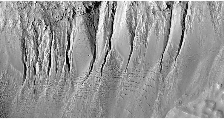 El agua líquida podría volver a fluir en Marte gracias a sus barrancos, dice estudio