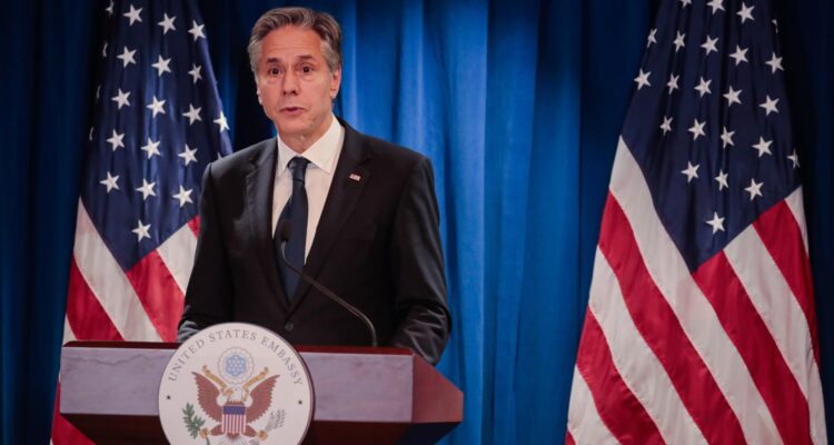 Antony Blinken en la embajada de EEUU en Beijing