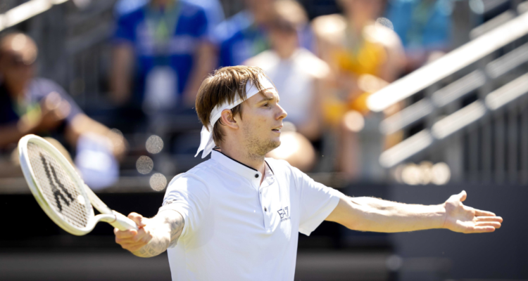 Alexander Bublik tomó revancha por Nicolás Jarry y doblegó a Alexander Zverev en Halle.