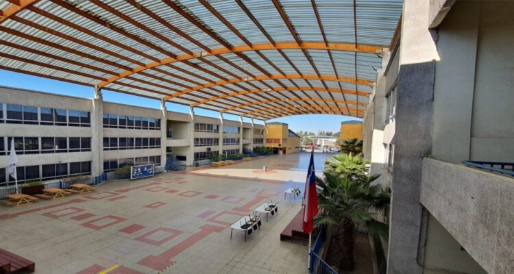 Estudiante cayó desde el tercer piso de un colegio en Estación Central