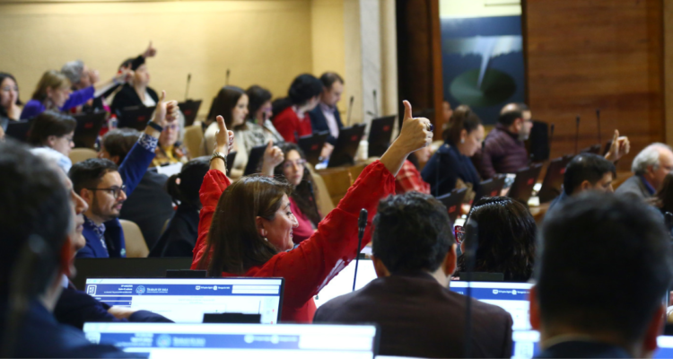 Cámara aprueba proyecto para exigir seguros ante casos de negligencias médicas.