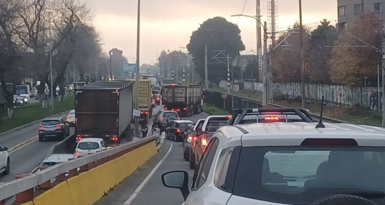 Camión en panne en San Pedro de la Paz