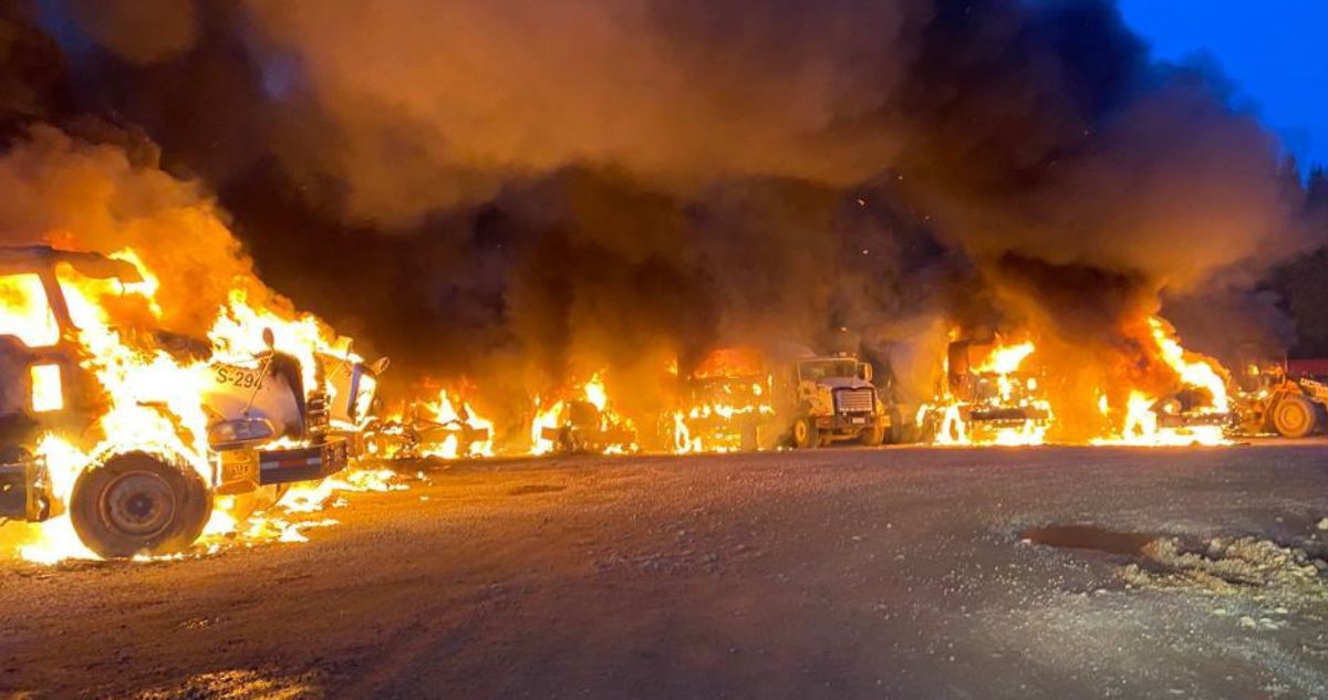 Ataque incendiario afecta a construcción de nuevo parque eólico en Los Ríos: 13 camiones quemados