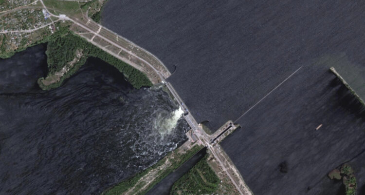 La catástrofe de la represa en Kajovka pone en apuros a Ucrania