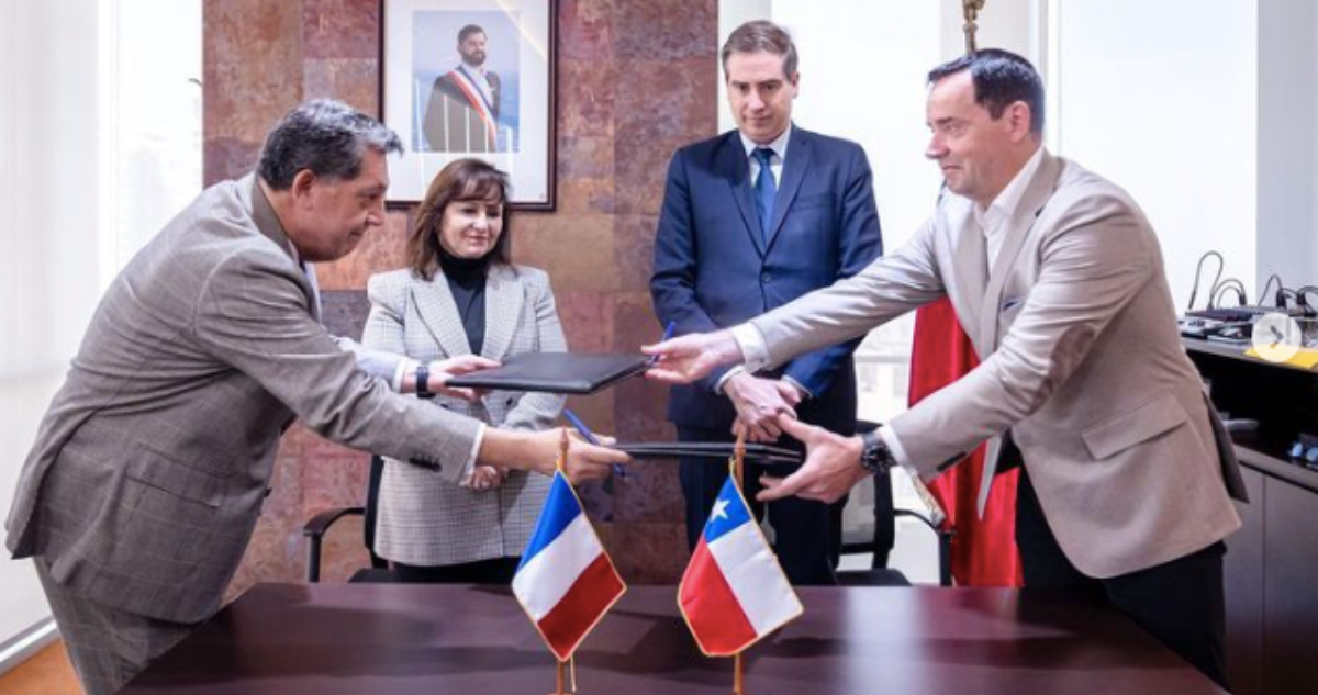 “Empresas quieren instalarse aquí”: Chile le abre puerta del litio y cobre a Francia con dos acuerdos