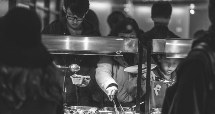 En medio de falta de dólares: Argentina buscará atraer a turistas chinos para que le ingresen yuanes