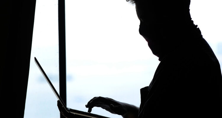 PDI detiene a ciudadano argentino que vendió $50 millones en productos comprados con tarjetas falsas