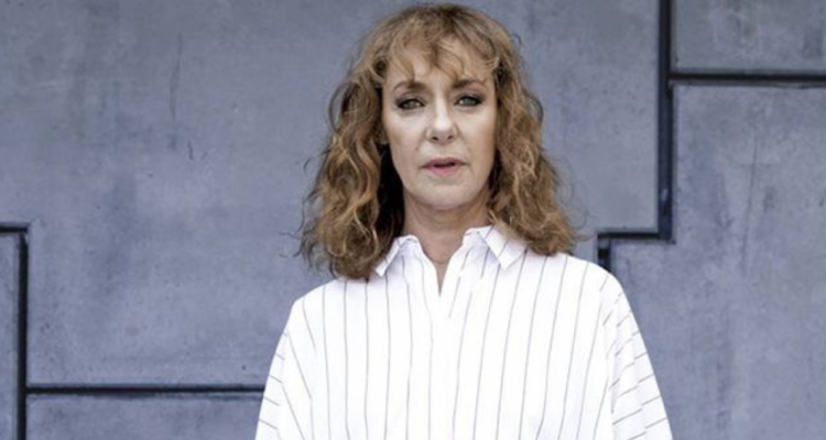 Claudia Di Girolamo y portonazo