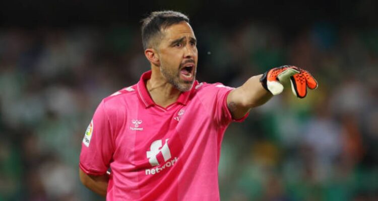 En España le ponen nota a Claudio Bravo por su temporada en Betis