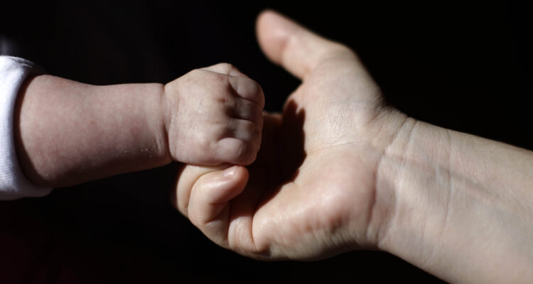 Clínica RedSalud Vitacura deberá pagar $20 millones por negligencia a niña recién nacida