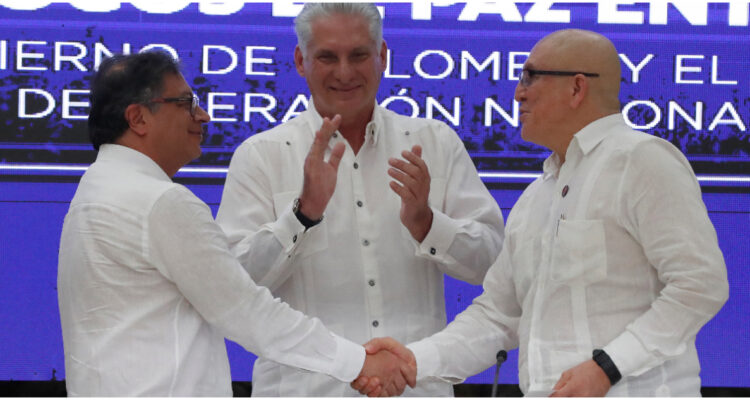 Colombia y ELN pactan un alto al fuego en todo la nación: “Cesa una guerra de décadas”