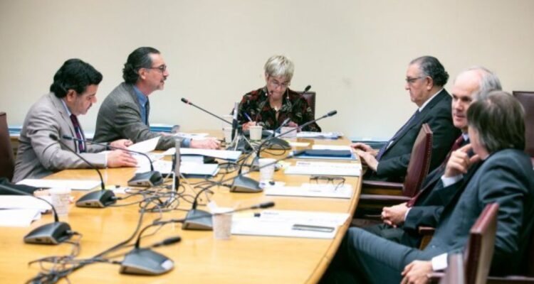 Avanza en el Congreso proyecto que regula comisión encargada de fijar remuneraciones de autoridades