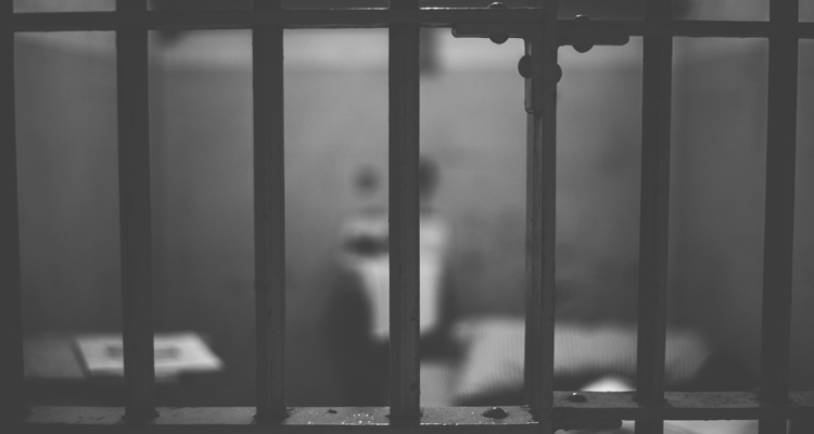 Condenan a 10 años de cárcel a sujeto que violó durante 4 años a una niña en Cochamó