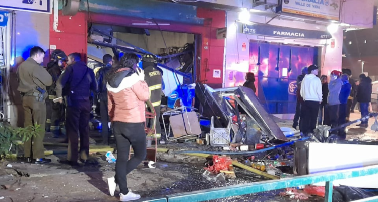 Confirman la muerte de dos personas tras explosión en local de comida en Conchalí
