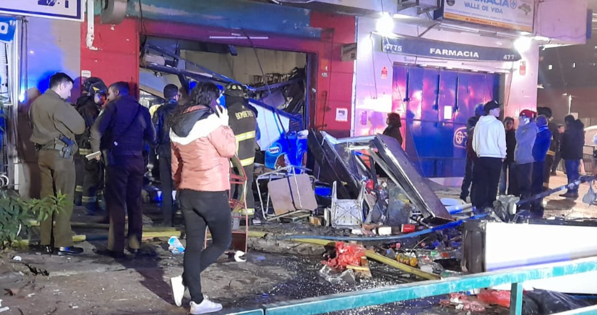 Confirman la muerte de dos personas tras explosión en local de comida en Conchalí