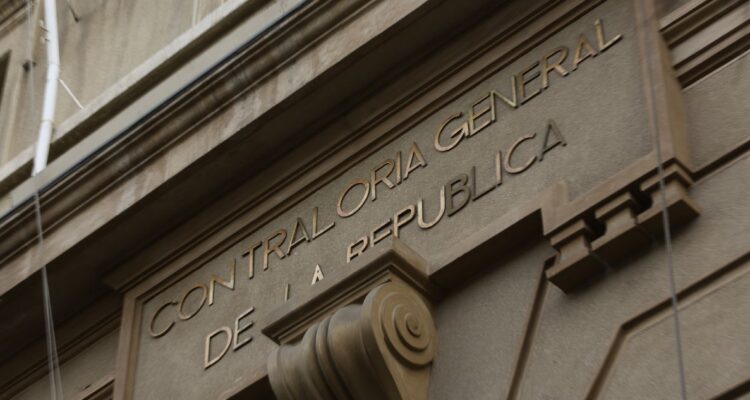 Contraloría pide congelar toma de razón de todos los contratos entre fundaciones y el Estado