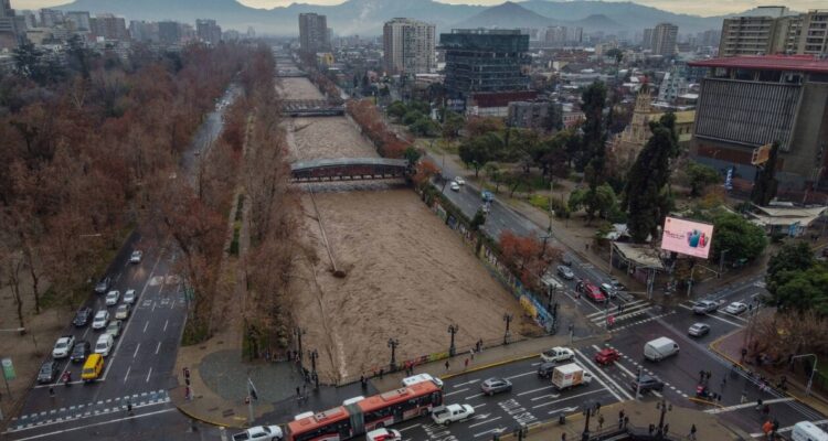 Junten agua: Gobierno llama a abastecerse ante posible corte que afectaría a 6 millones de capitalinos