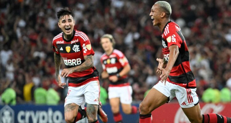 Erick Pulgar fue destacado por hinchas y crack de Flamengo.