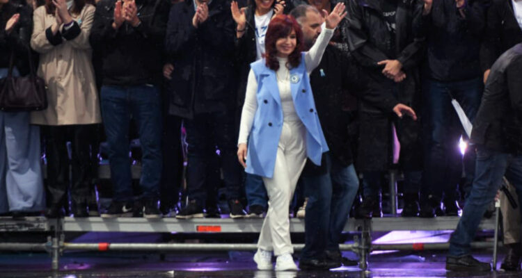 Cristina Fernández de Kirchner es sobreseída