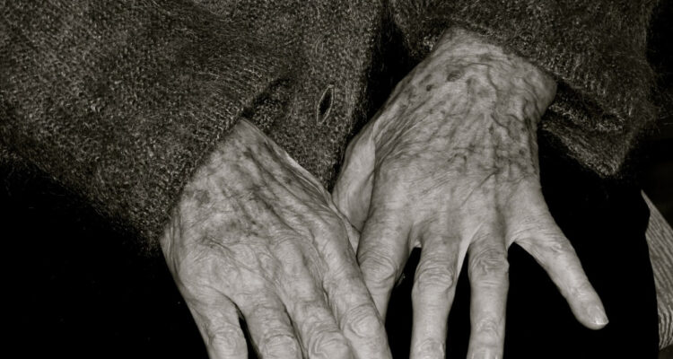 Formalizan a cuidadora que drogaba y robaba a adultos mayores en la región de Valparaíso