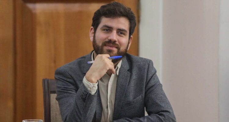 Ibáñez (CS) detalla ventajas que tendría unión del Frente Amplio en un partido tras llamado de Boric