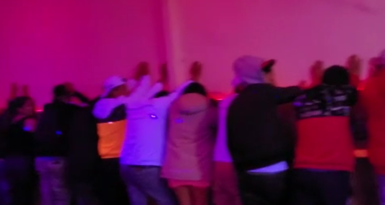Descubren una discoteca clandestina en Santiago: había baile, venta de alcohol y de cigarrillos