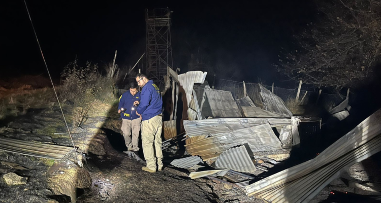 Nuevo atentado incendiario en La Araucanía deja una vivienda rural totalmente destruida