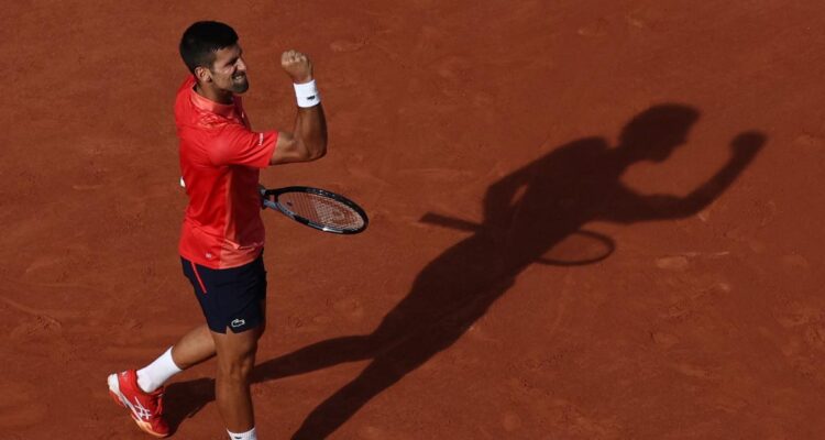 Djokovic derrotó a un ‘tocado’ Alcaraz y jugará la final de Roland Garros