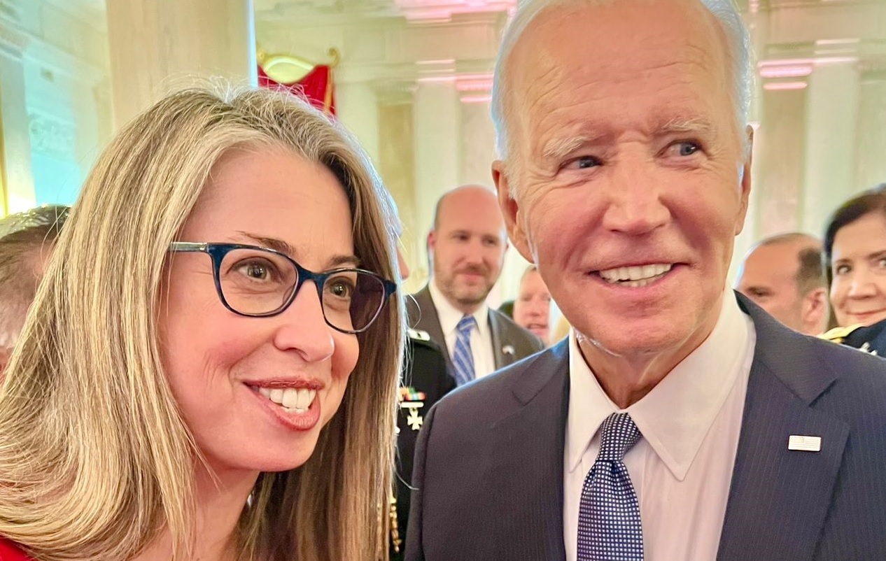 Bernadette Meehan y Joe Biden