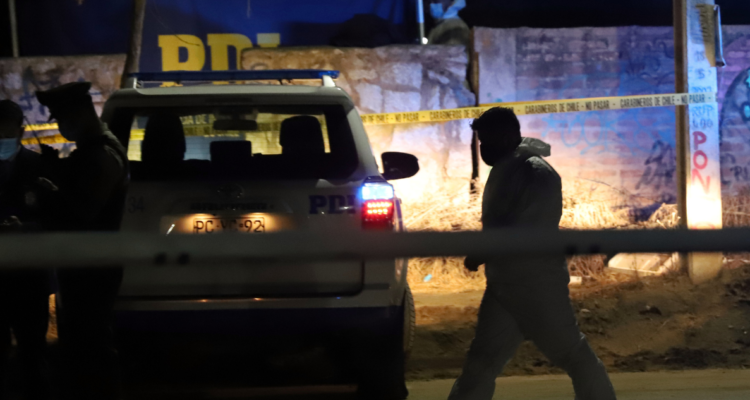 Encuentran cuerpo al interior de un vehículo en Alto Hospicio: tenía denuncia por presunta desgracia.