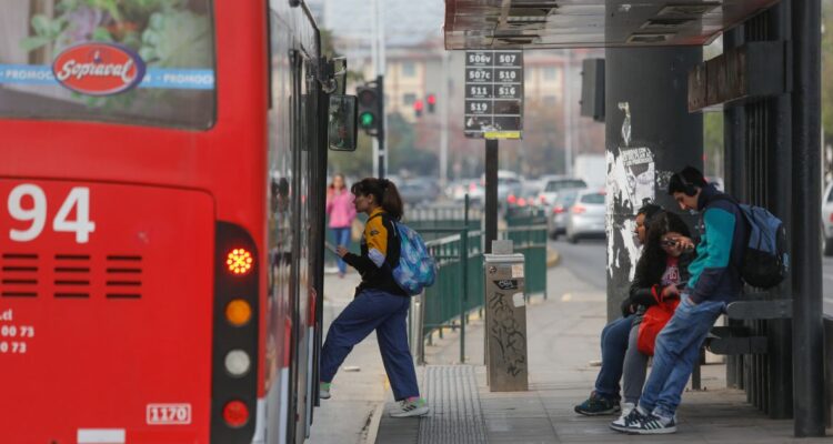 Ministerio de Transporte anuncia aumento de zonas pagas para frenar la evasión en transporte público