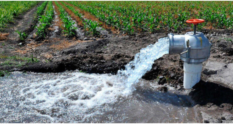 Los humanos han extraído tanta agua subterránea que alteraron el eje de la Tierra, según estudio