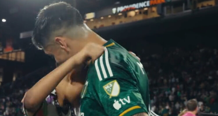Felipe Mora emociona a la MLS