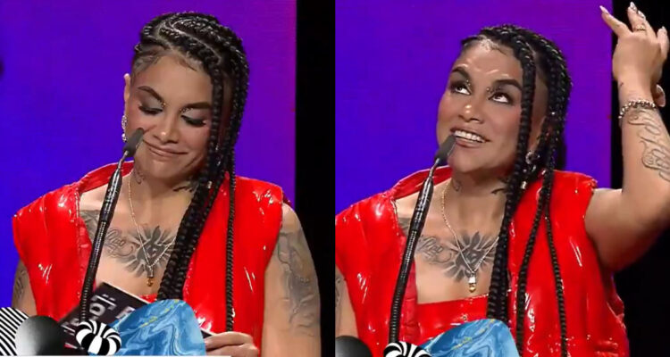 Flor de Rap hablando de Galee Galee en los Premios Pulsar.