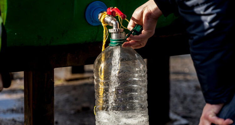 Fundación para hacer películas y atender mascotas entregó agua potable por $190 millones en Copiapó