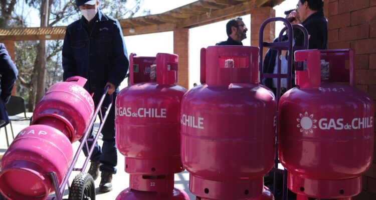 “Gas a precio justo”: la molestia de senadores con ministros por ausentarse en Comisión de Economía