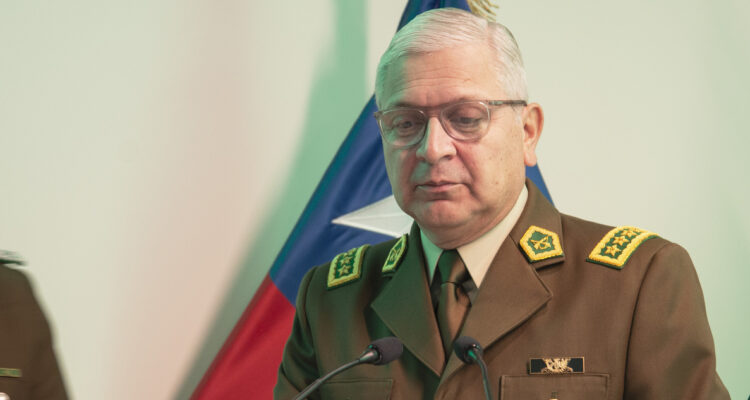 Por dichos de Carter: General Yáñez pide que “no se utilice a Carabineros políticamente”