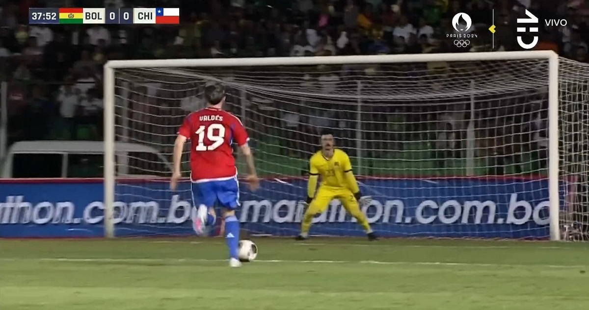 Diego Valdés desperdició la opción más clara de Chile ante Bolivia.