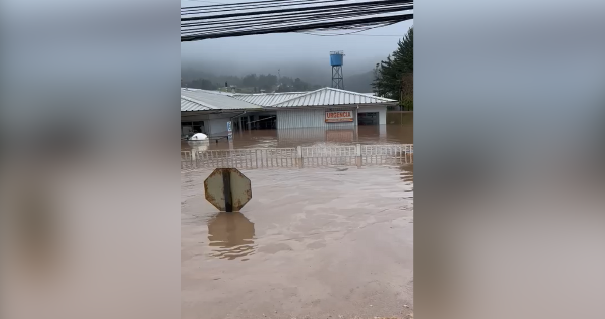 Hospital de Licantén se inundó: desborde de río Mataquito afecta a gran parte de la comuna