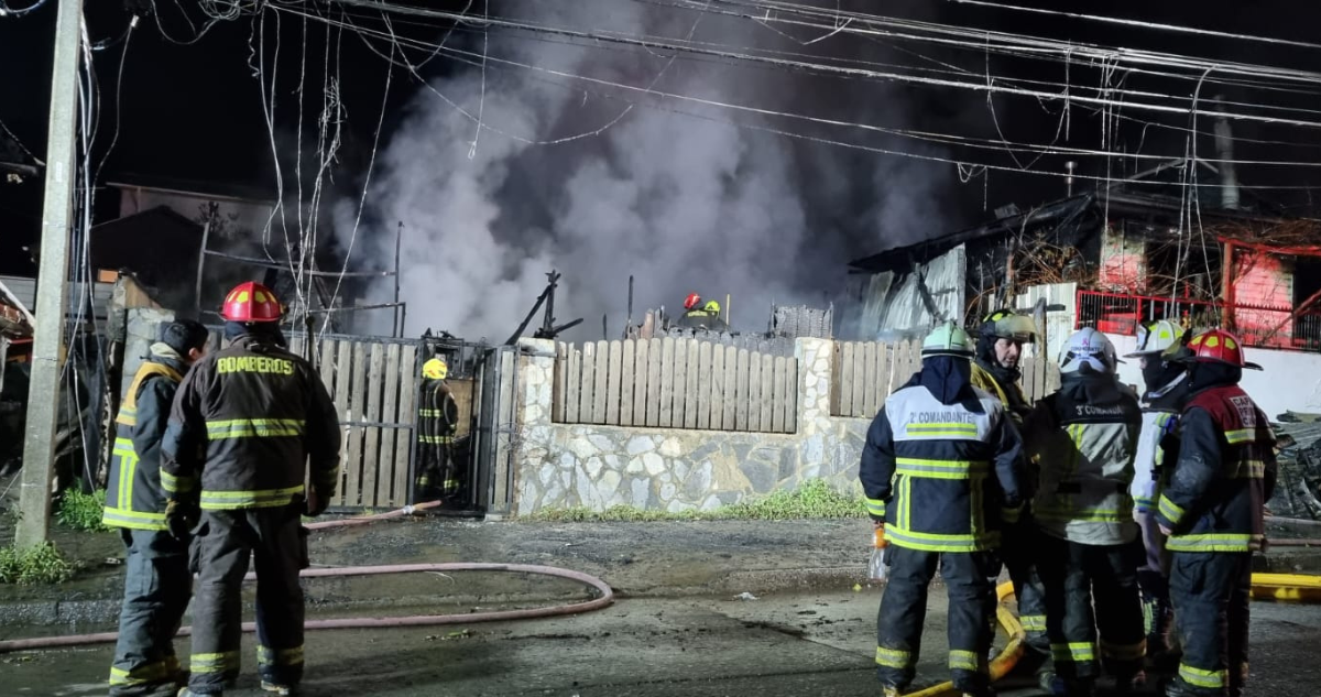 Hombre muere y su mujer queda grave durante incendio en Cañete: 4 casas destruidas y 12 damnificados