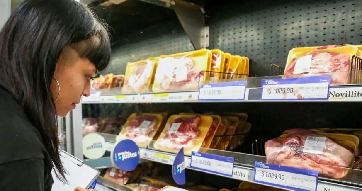 Una mujer en un supermercado argentino