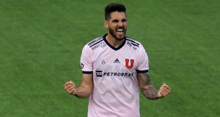 Joaquín Larrivey vuelve al fútbol chileno tras llegar a acuerdo con Magallanes.